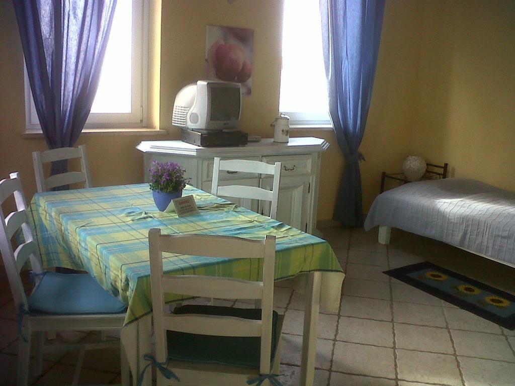 Cascina Vignole Villa Montafia Стая снимка